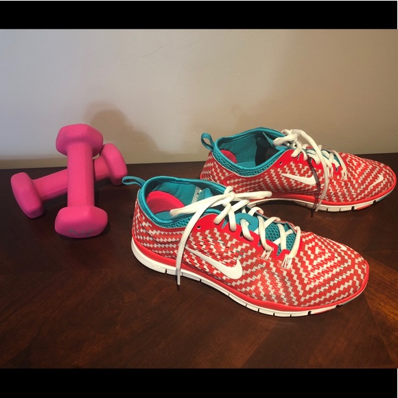 Nike Shoes - Nike free 5.0 Zig Zag